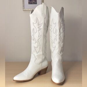 White Cowgirl Boots | Lulus Urson Pointed-Toe Knee High Boots | Size 8